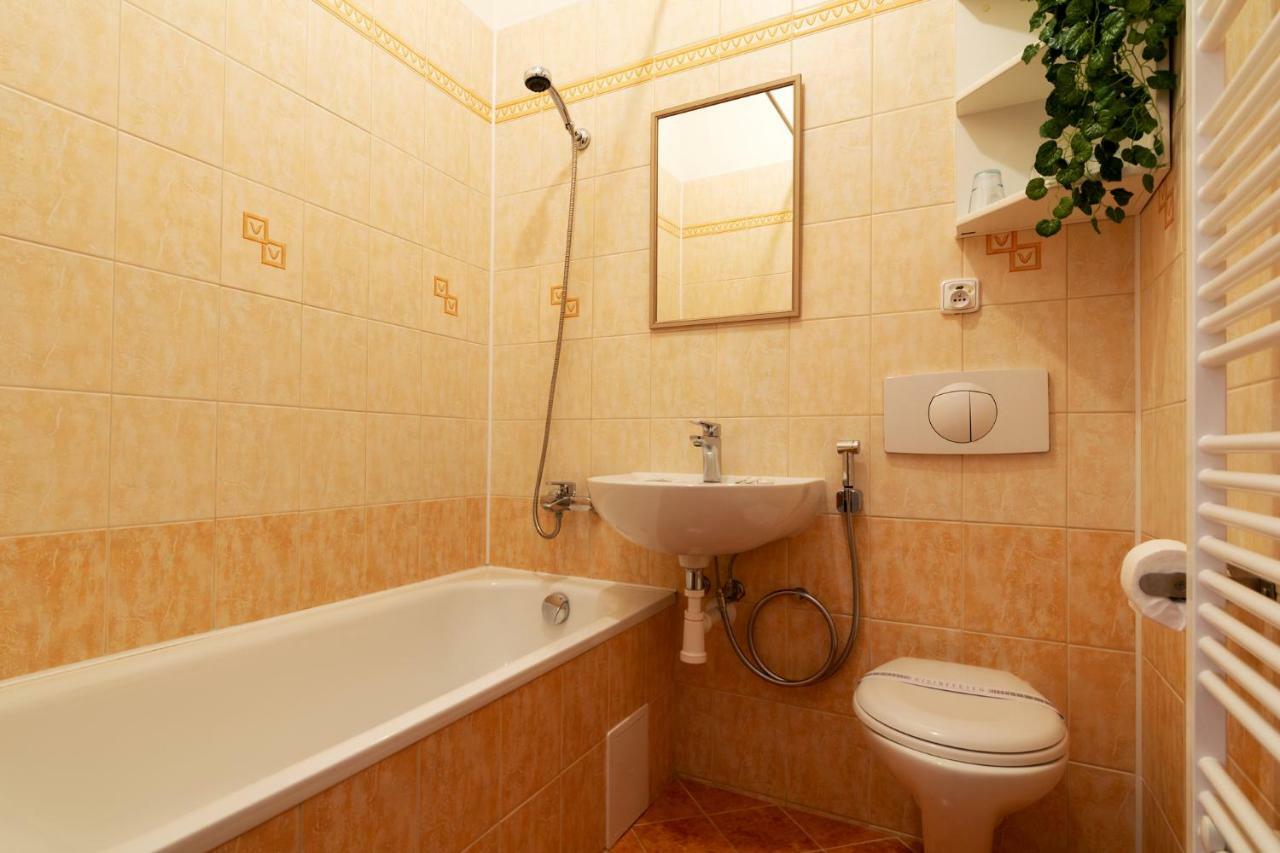 Romania Karlovy Vary Ngoại thất bức ảnh
