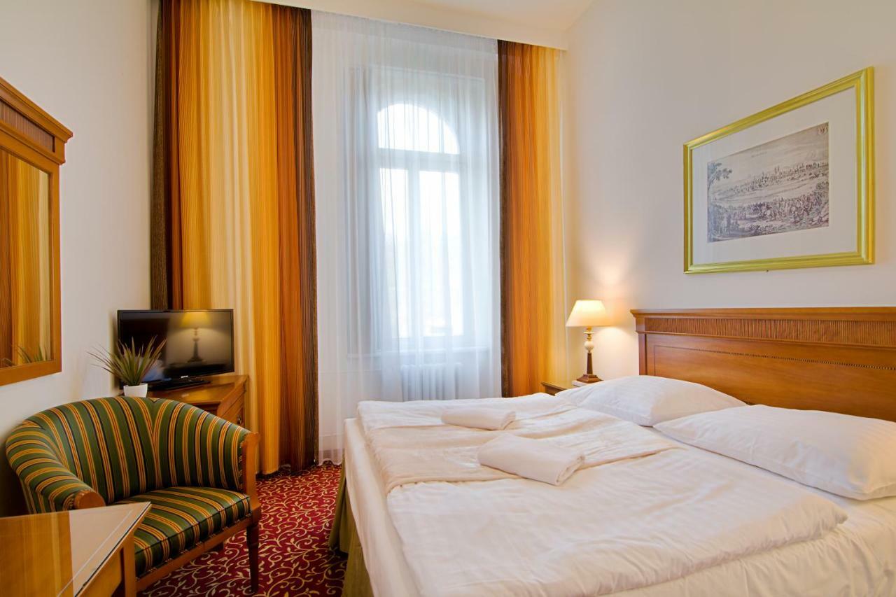 Romania Karlovy Vary Ngoại thất bức ảnh